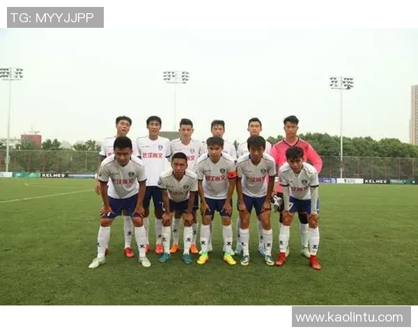 武汉足球队的心理素质揭秘：如何在赛场上展现强大内心与团队精神